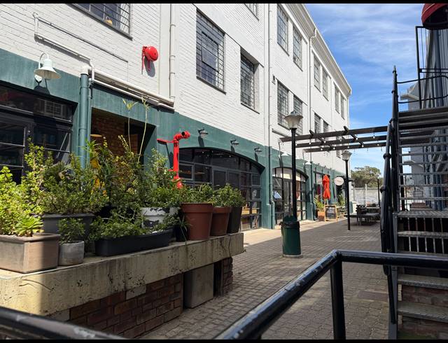 180M² BUILDING TO LET IN WOODSTOCK
